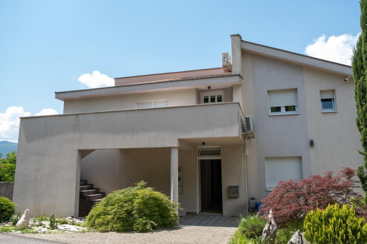 Villa Mir モスタル エクステリア 写真